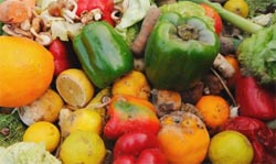 Подгнившие овощи и фрукты