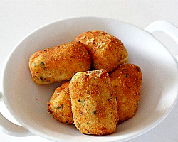 Блюда из картофельных  крокетов с паприкой