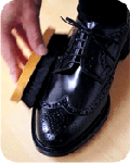 Губка для обуви — удобная, но не всемогущая 