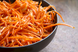 Как приготовить морковный салат с чесноком