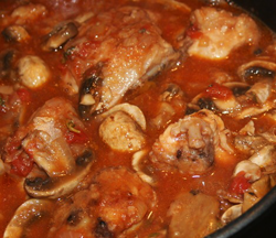 Курица с грибами в томатном соусе