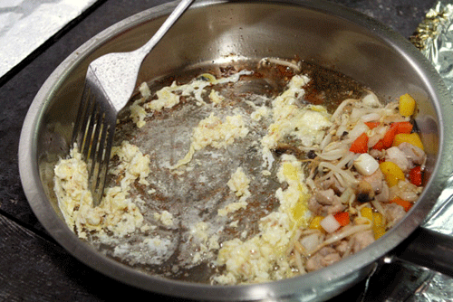 четвертый шаг приготовления Тепаньяки с рисом и курицей 