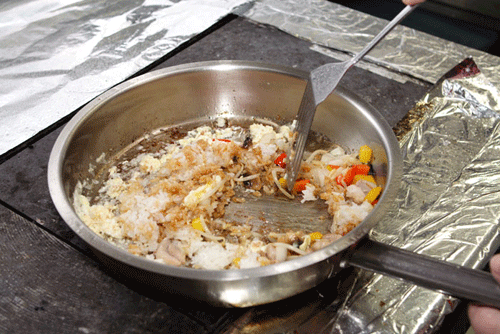 пятый шаг приготовления Тепаньяки с рисом и курицей 