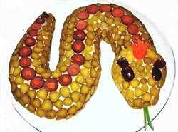 Салат новогодняя царевна змейка  к подвенечному столу